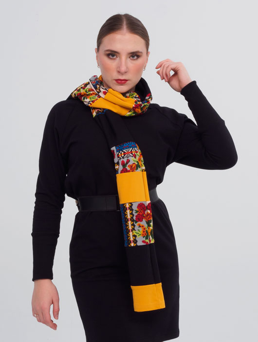 Foulard à empiècements jaune et à motifs