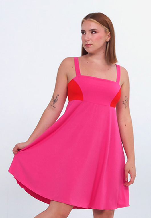 Robe rose à fines bretelles