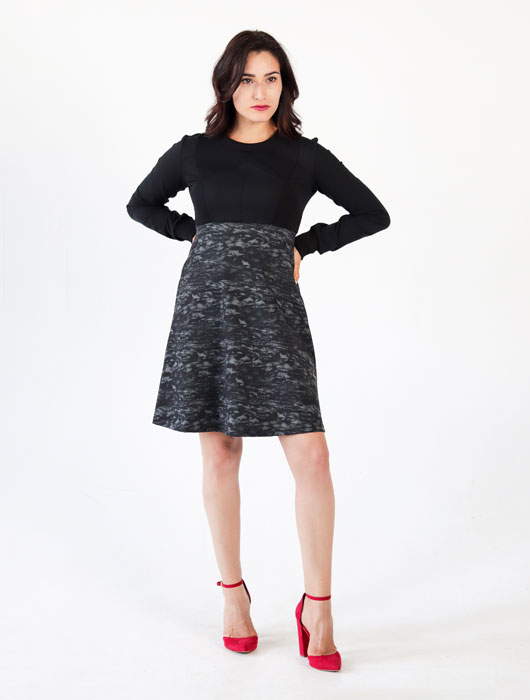 Robe noir et grise à empiècements