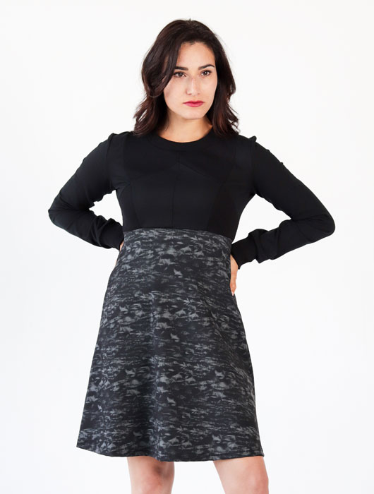 Robe noir et grise à empiècements