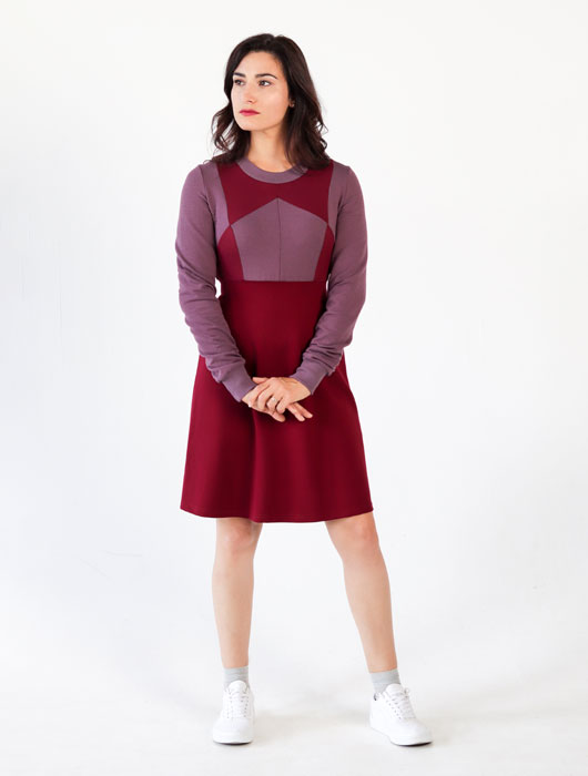 Robe rouge à empiècements